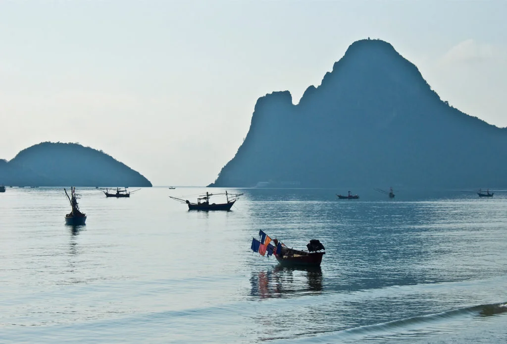 bay-of-prachuap-khiri-khan-thailand-17153531