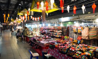chiang-mai-night-bazaar-thailand-54876474