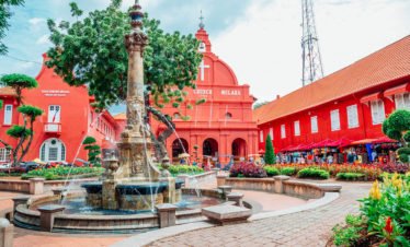 christ-church-melaka-and-dutch-square-in-malacca-malaysia-115042757