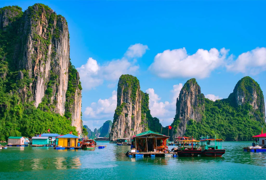 floating-village-rock-island-halong-bay-vietnam-81350712