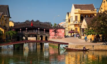japanese-bridge-at-hoi-an-vietnam-22156459