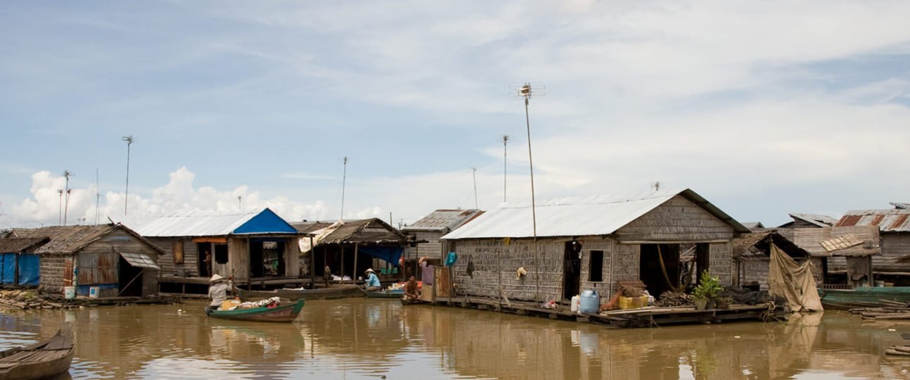 lake-village-pursat-cambodia-16640732