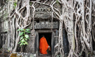 monk-in-angkor-wat-cambodia-ta-prohm-khmer-temple