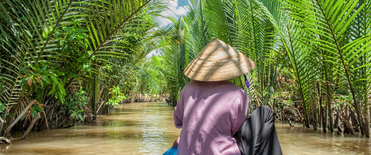 paddling-in-the-mekong-delta-vietnam-106673861
