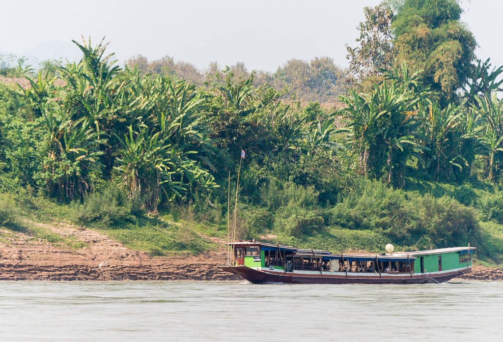 pakbeng-laos-mar-03-2015-slow-boat-cruise-on-the-mekong-rive-90743010