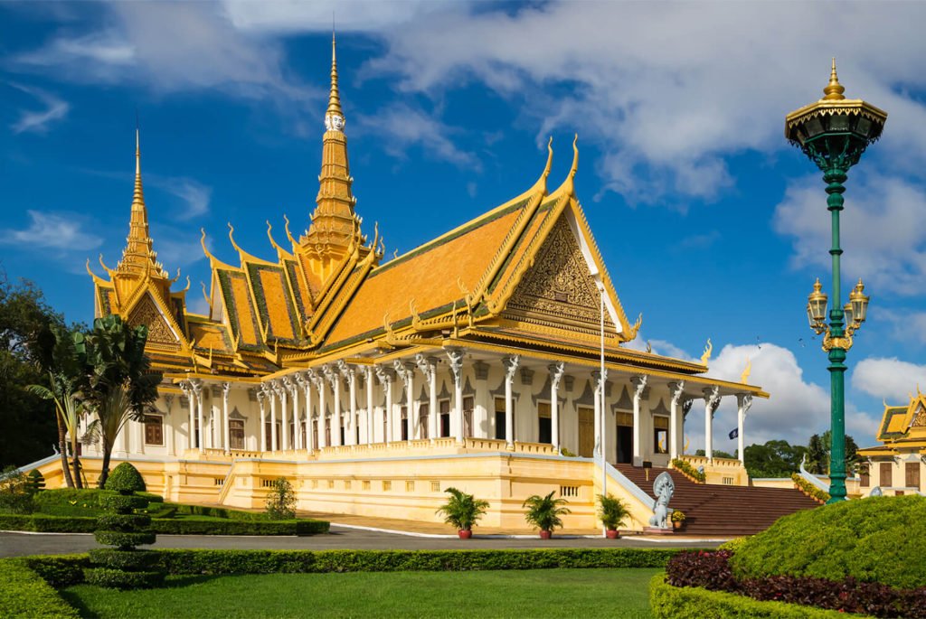 the-royal-palace-in-phnom-penh-cambodia-26737242