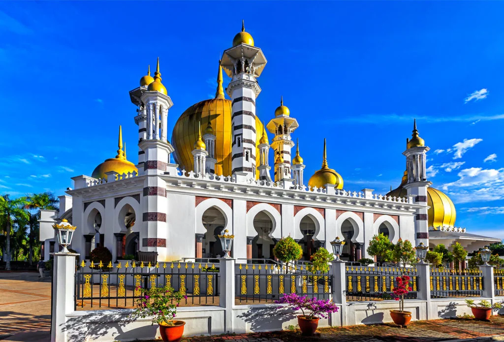 ubudiah-mosque-in-kuala-kangsar-malaysia-105551863